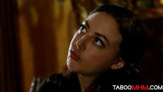 Stepdad slutty bir schoolgirl jazolaydi kim o&#039;qituvchi kabi uning stepdaughter fucks