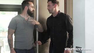 Эта похотливая блондинка не может насытиться членом! Она ставит свою задницу на службу, принимая интенсивное болтание киски и двойной глубокий минет в грязном тройничке. Полная версия на Private.com!