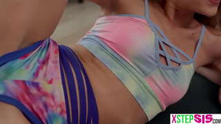 Nedidelis žingsnis, sesuo ir jos trumpas draugas turėjo stepbro gauti netikėtą boner už juos