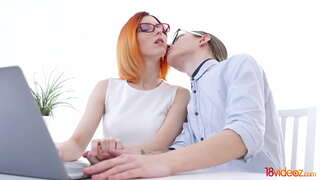 18videoz - Anal–sexe ouvre de nouveaux horizons pour cette désireux teeny