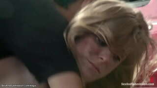 Sexy rubia Penny Pax visitas loco mecánico Tommy Pistola conoció al terapeuta, pero él domina a ella y la folla con su enorme polla en su tienda