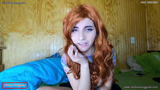 Dievča dostane radi, v prednej časti obrazovky