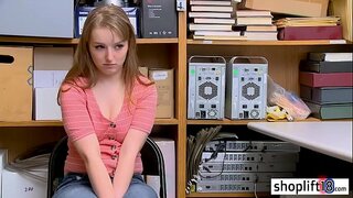 Topla mlada djevojka-lopova jebanje s korumpirani policajac