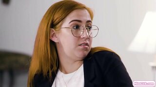 ���้อนผมบลอนด์และเธอ busty หุ้นส่วนในอาชญากรรมกำลังวางแผนขอต่อใหญ่เป้าหมายทันใดนั้นของเธอเจ้าหน้าที่ดูแลความประพฤติมาถึงแล้วสืบสวนคู่หูของเธอพวกเขาทำเหมือนสอบและพิสูจน์มันเพื่อที่คุณตำรวจพวกเขาเริ่มจูบกันแล้วก็เลียแต่ละคนอื่นไอ้หน้าจิ๋ม