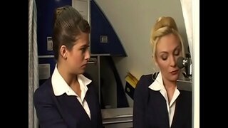 Horny нислэгийн үйлчлэгч sluts хөхөх залуугийн хэрэгсэл нь бар