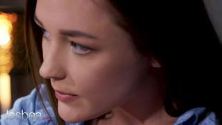 Lesbea Alya Stark facesitting e romántico sexo con checa bebé en saltos